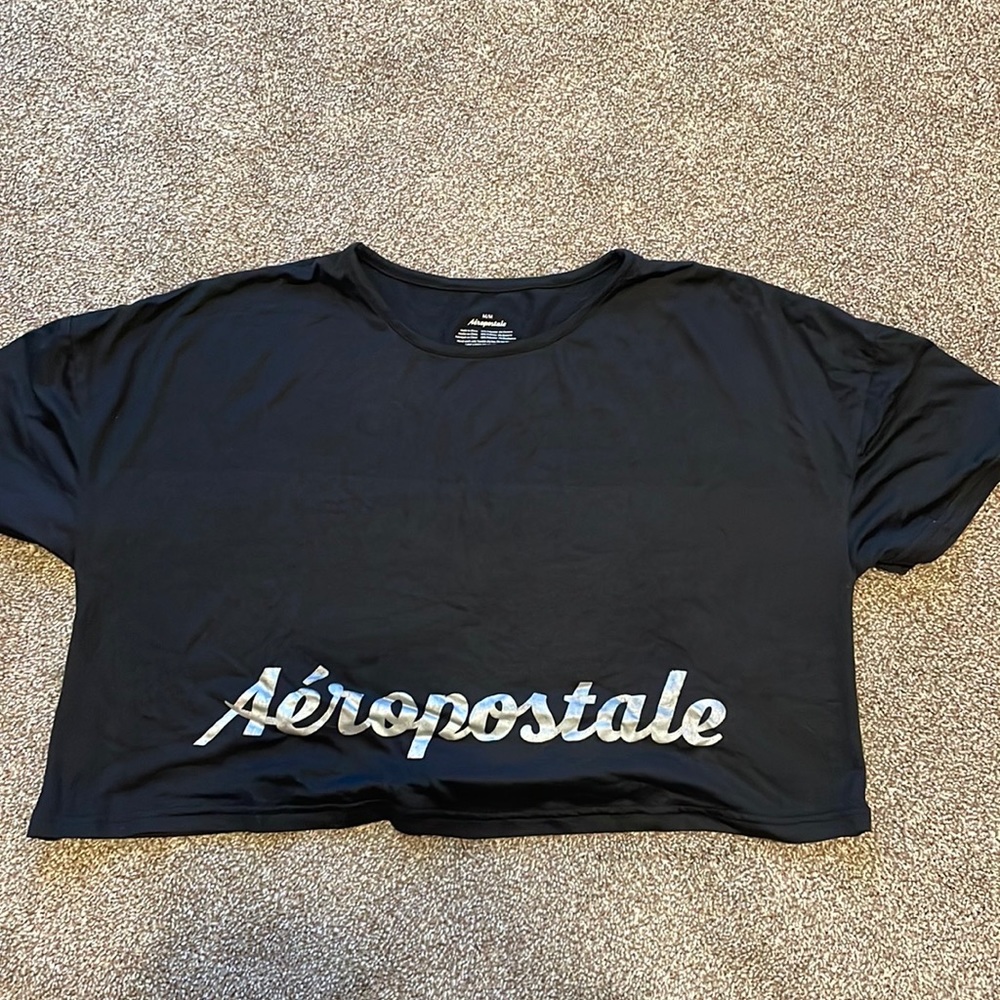 Black cropped Aeropostale shirt